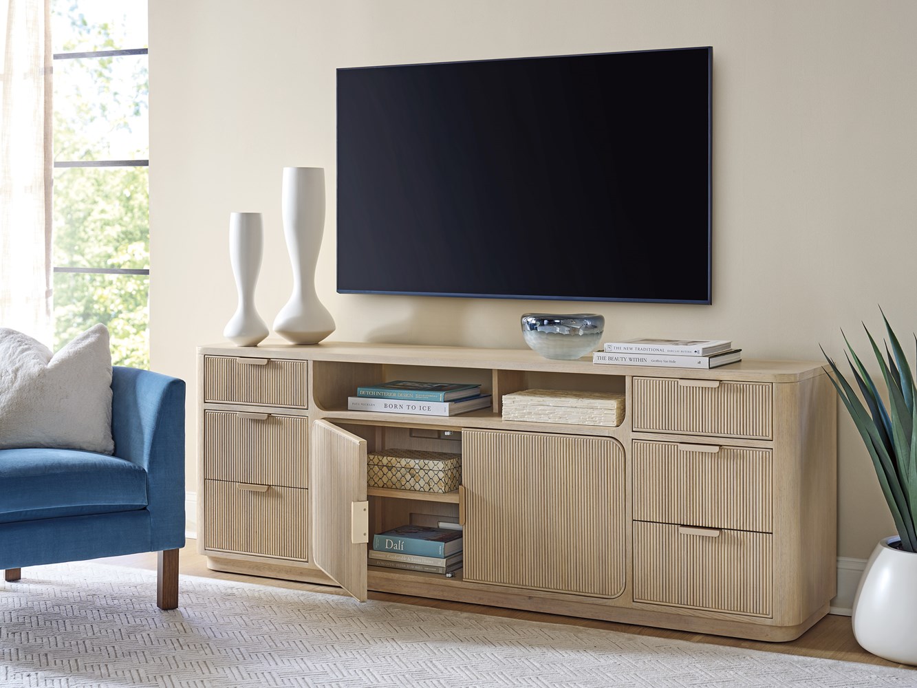 Montreaux Media Console