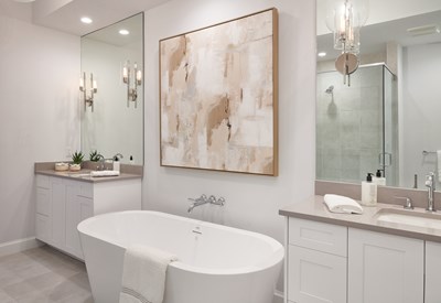 Image of the Coquina bathroom with neutral abstract painting.