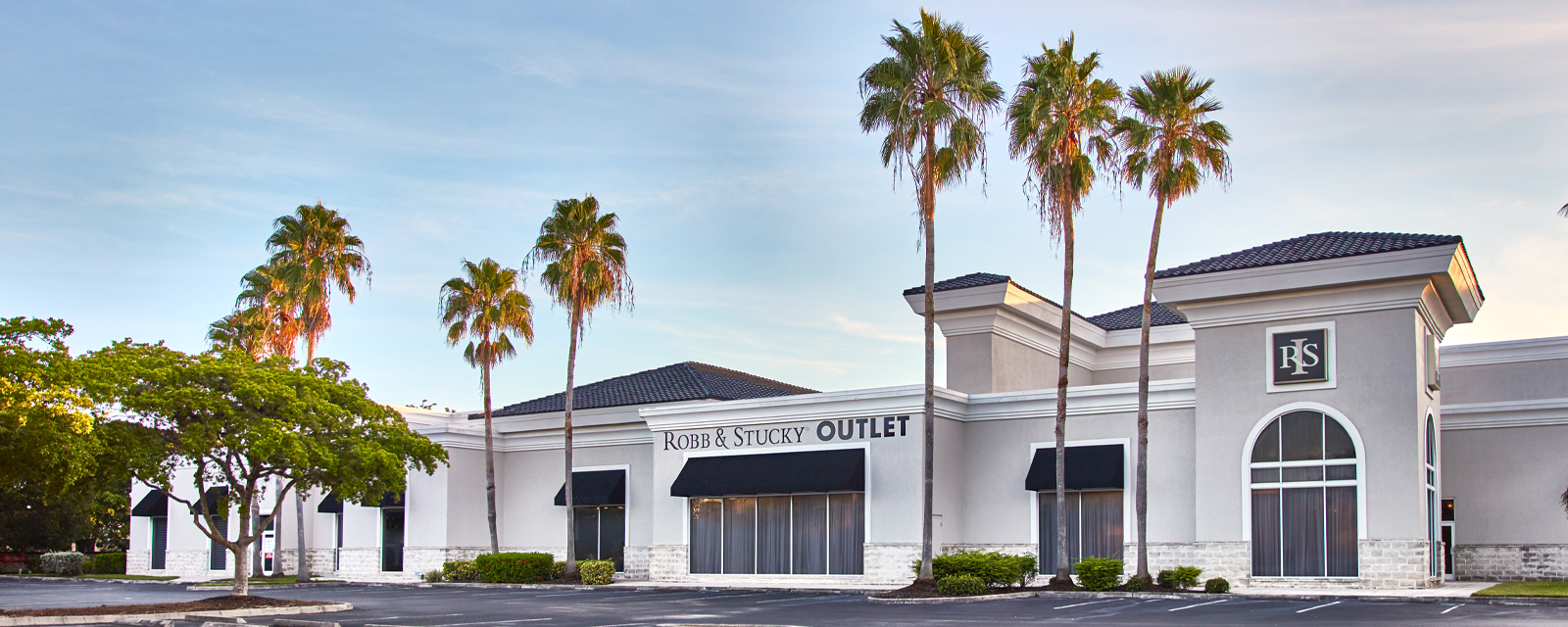 Robb & Stucky Outlet